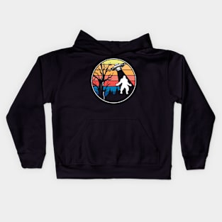 Retro alien ufo bigfoot abduction Kids Hoodie